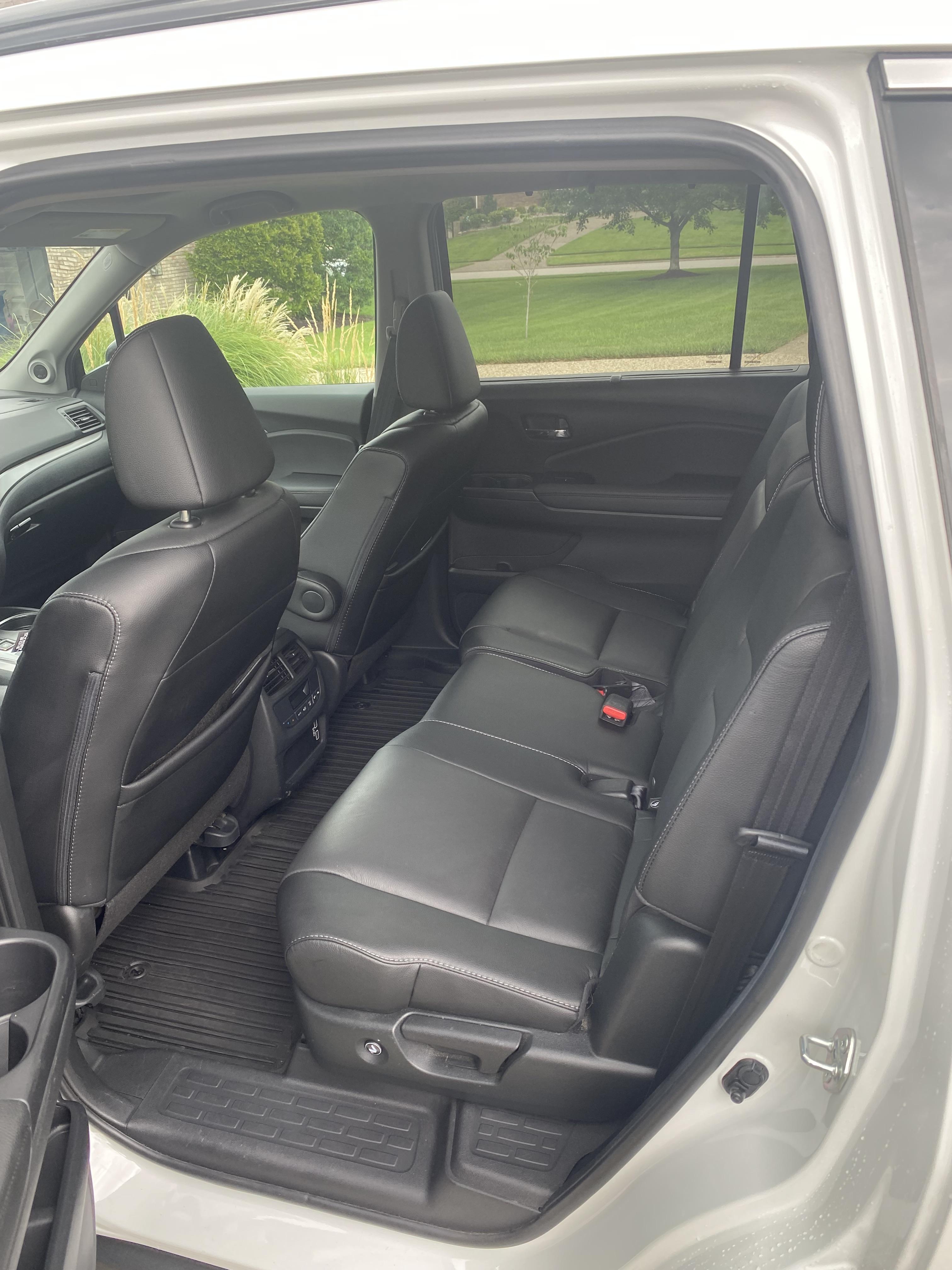 Honda Pilot rear seats, freshly detailed